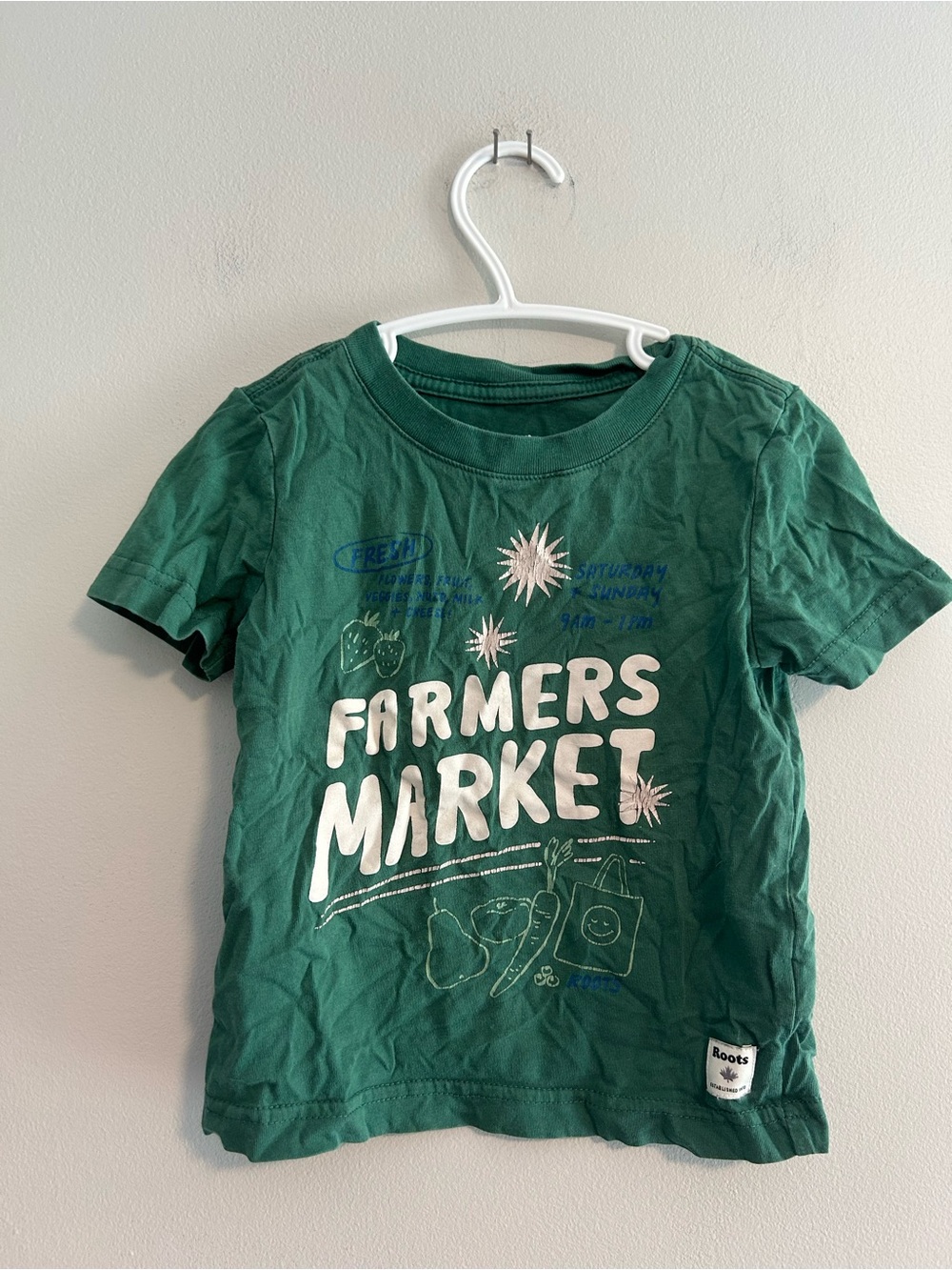 Roots 2t green Farmers Market graphic short sleeve shirt